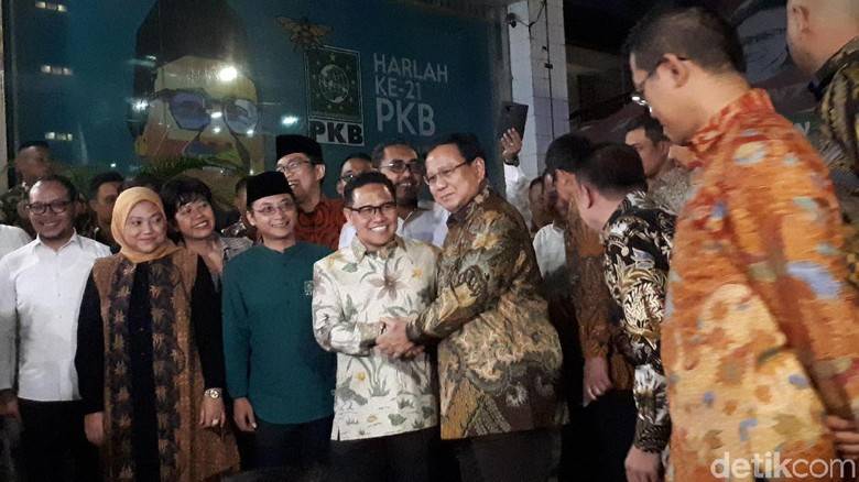 Jelang Pelantikan Jokowi, Mengapa Wajah Para Elit Politik Jadi Cerah?